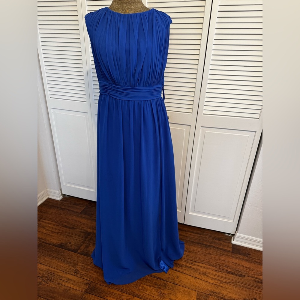 NWT Mac Duggal Cap Sleeve Gown
